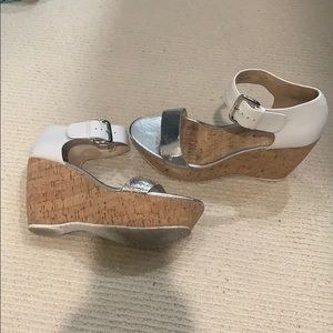 Donald Pliner Malibu white and Silver cork wedge
